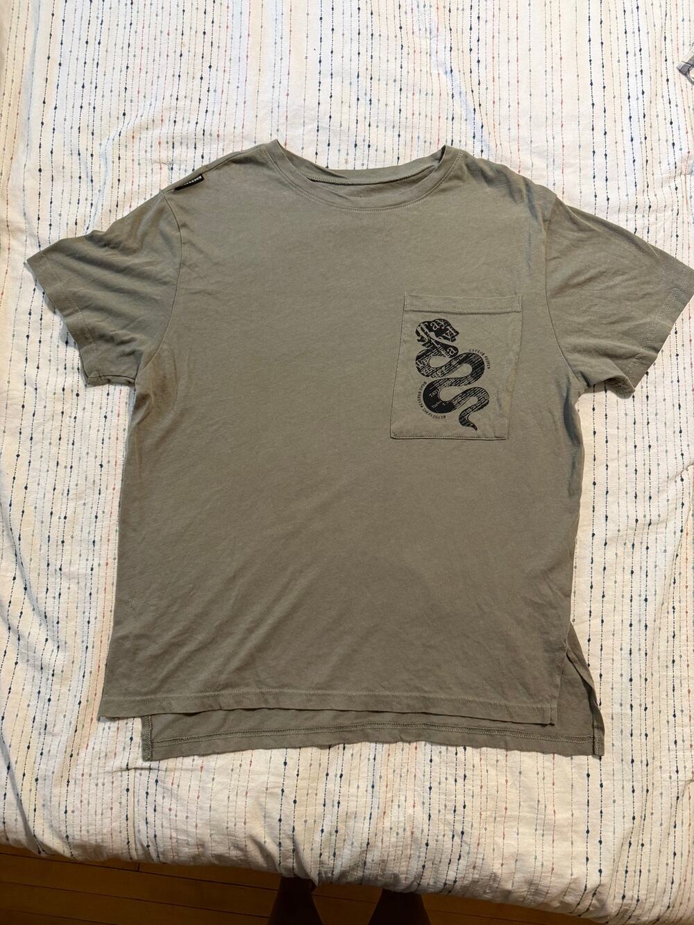 Taylor Swift Reputation Stadium Tour Green Snake Pocket T-Shirt 100% Cotton Sz S